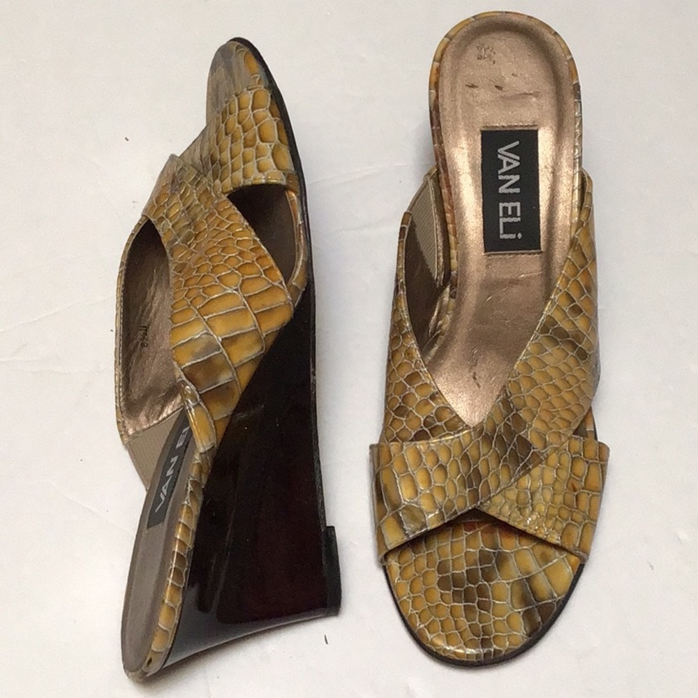 Vaneli Faux Gold Crocodile Reptile Snakeskin Patent Wedge High Heel Sandal 8.5 N